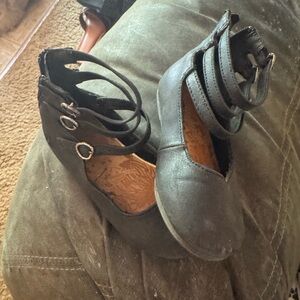 Girls sandal, zipper back, well worn size 12